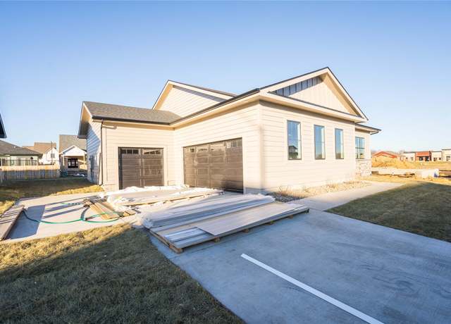 Property at 202 SW 17th St, Ankeny, IA 50023, 4 beds, 3 baths