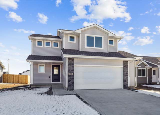 Property at 805 3rd St NW, Bondurant, IA 50035, 4 beds, 2.5 baths