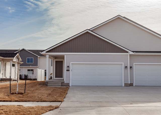 Property at 2733 13th St NE, Bondurant, IA 50035, 2 beds, 2 baths