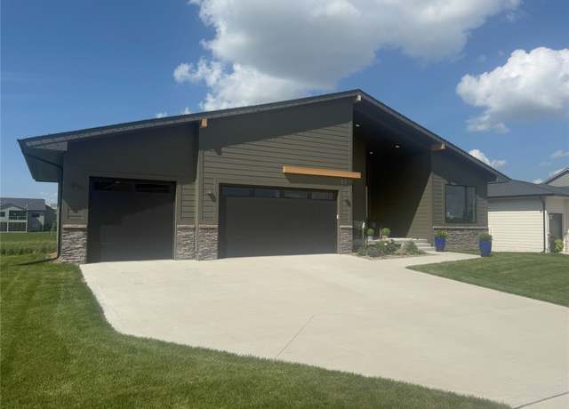 Property at 85 NW Alderleaf Dr, Waukee, IA 50263, 4 beds, 3 baths