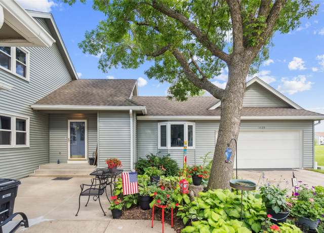 Property at 1123 SE Mallard Creek Dr, Ankeny, IA 50021, 3 beds, 3.5 baths