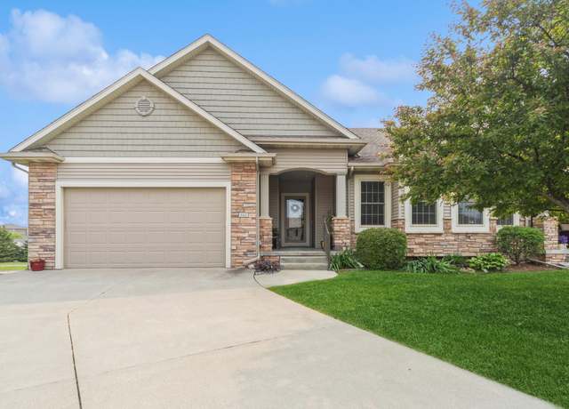 Property at 4602 143rd St, Urbandale, IA 50323, 3 beds, 3 baths