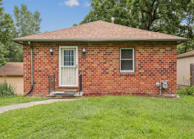 Property at 885 NW 43rd Ave, Des Moines, IA 50313, 2 beds, 2 baths