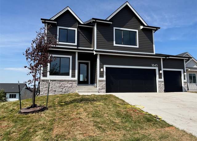 Property at 1845 Silver Maple Dr, Norwalk, IA 50211, 4 beds, 2.5 baths