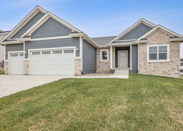 Property at 17763 Valley View Dr, Clive, IA 50325, 4 beds, 3 baths