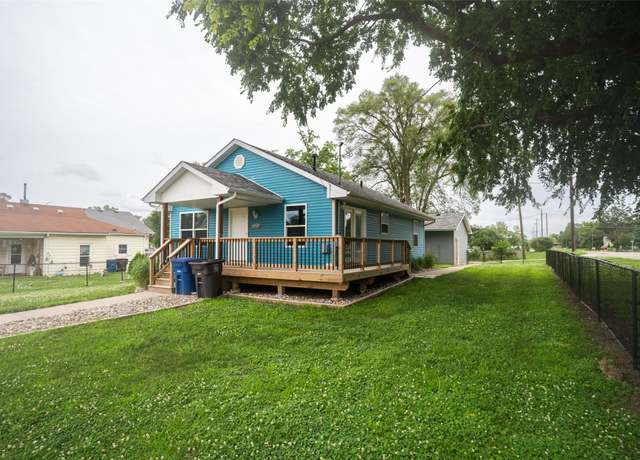 Property at 525 SE 9th St, Des Moines, IA 50309, 4 beds, 2 baths