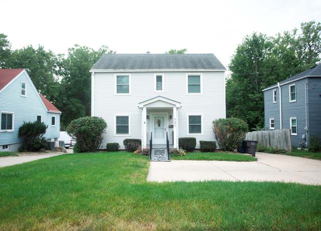 Property at 4020 Douglas Ave, Des Moines, IA 50310, 4 beds, 2 baths