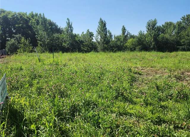 Property at 16118 Hickory Ln, Urbandale, IA 50323