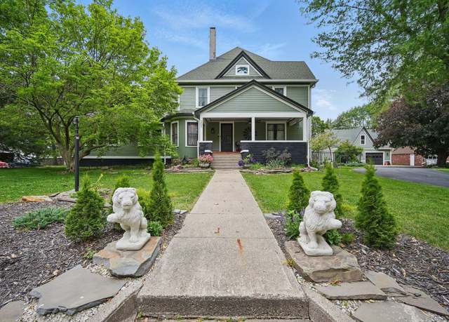Property at 207 Kellogg Ave, Dallas Center, IA 50063, 5 beds, 2 baths