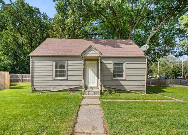 Property at 3712 E University Ave, Des Moines, IA 50317, 2 beds, 1 bath