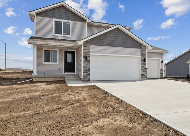 Property at 413 Meadow Ave NW, Bondurant, IA 50035, 4 beds, 2.5 baths