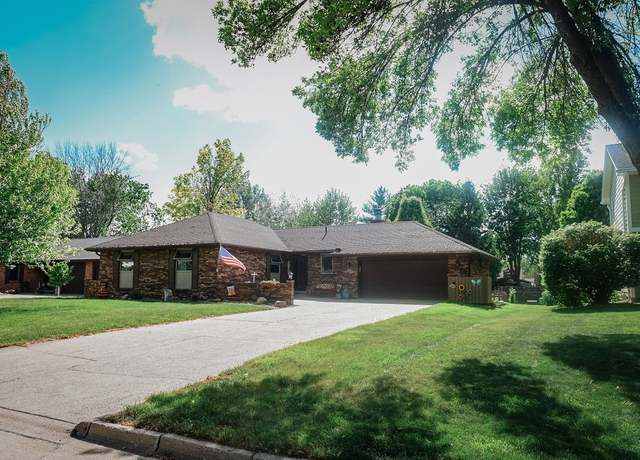 Property at 4508 77th St, Urbandale, IA 50322, 3 beds, 2 baths