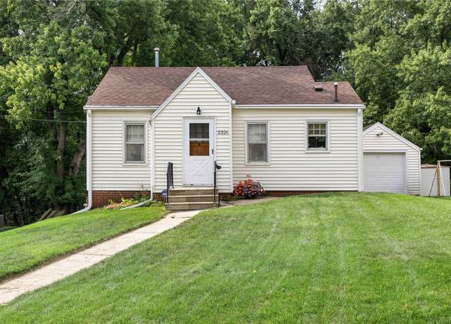 Property at 2326 Adams Ave, Des Moines, IA 50310, 2 beds, 1 bath