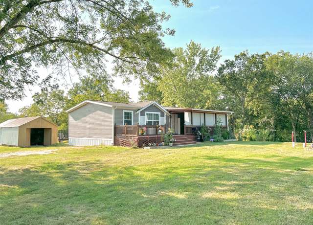 Property at 433 N 16th St, Chariton, IA 50049, 3 beds, 2 baths
