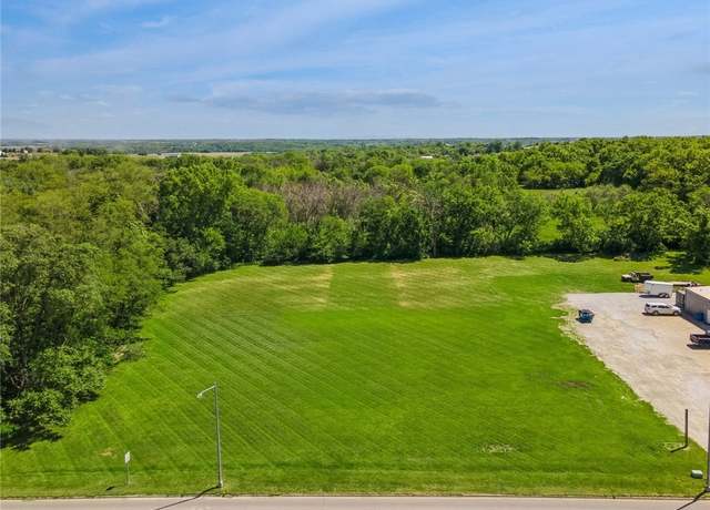 Property at 711 E 2nd Ave, Indianola, IA 50125