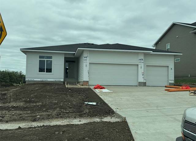 Property at 10022 NW 68th Ave, Johnston, IA 50131, 4 beds, 4 baths