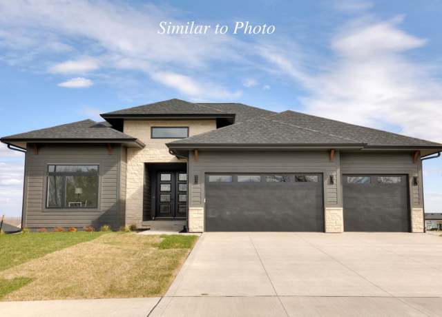 Property at 980 65th St, West Des Moines, IA 50266, 5 beds, 3.5 baths