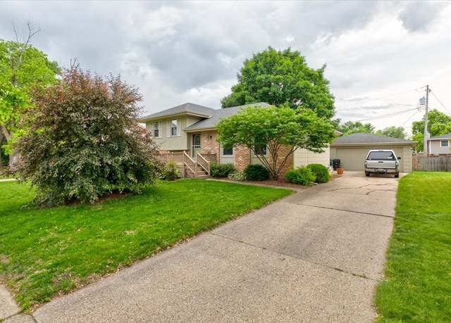 Property at 413 NE 8th St, Ankeny, IA 50021, 4 beds, 2 baths