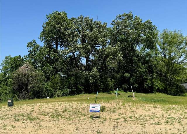 Property at 819 Academy Cir, Nevada, IA 50201