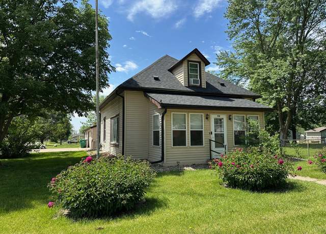Property at 918 Elm Ave, Norwalk, IA 50211, 3 beds, 1 bath