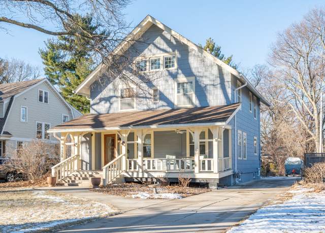 Property at 1128 44th St, Des Moines, IA 50311, 4 beds, 1 bath