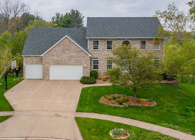 Property at 1652 NW 125th St, Clive, IA 50325, 4 beds, 3.5 baths