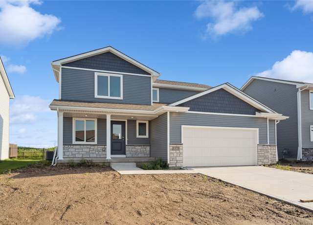 Property at 1375 Locust St, Waukee, IA 50263, 3 beds, 2.5 baths