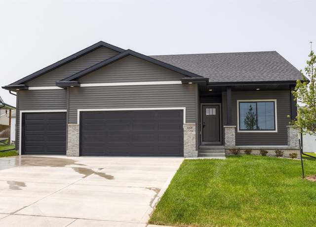 Property at 16608 Walnut Meadows Dr, Urbandale, IA 50323, 4 beds, 3 baths