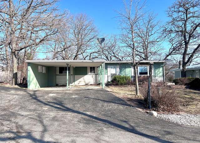 Property at 8103 Walts Point Dr, Dexter, IA 50070, 2 beds, 3 baths