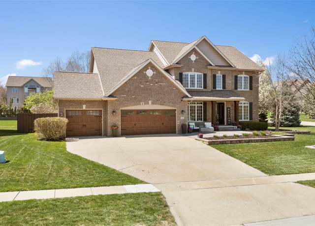 Property at 3114 152nd St, Urbandale, IA 50323, 5 beds, 4.5 baths