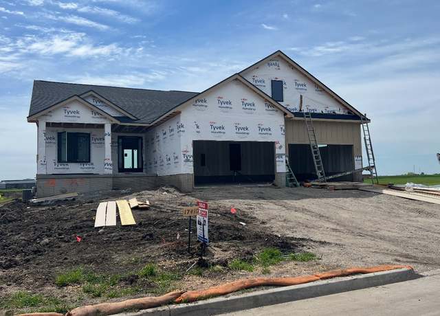 Property at 17410 North Valley Dr, Urbandale, IA 50323, 5 beds, 3 baths