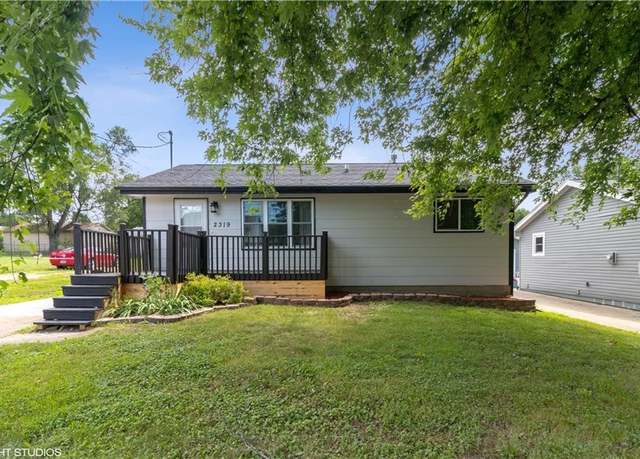 Property at 2319 E 41st St, Des Moines, IA 50317, 3 beds, 2 baths