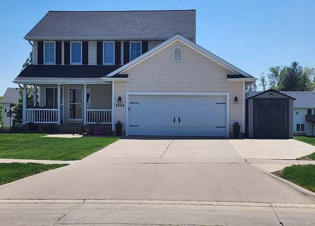Property at 3029 Hart Ave, Des Moines, IA 50320, 3 beds, 2.5 baths