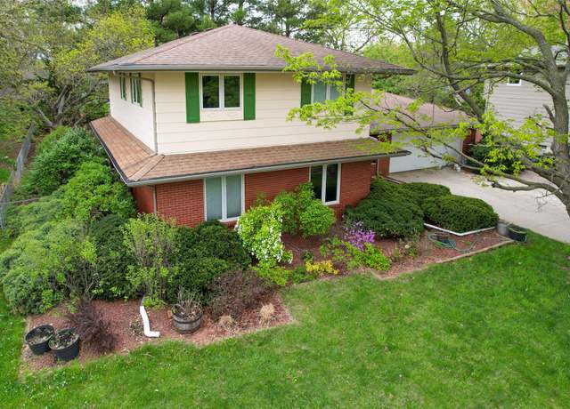 Property at 4309 75th St, Urbandale, IA 50322, 4 beds, 2.5 baths