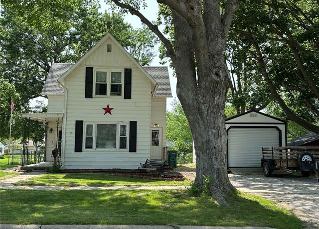 Property at 702 N 2nd Ave, Winterset, IA 50273, 3 beds, 1.5 baths