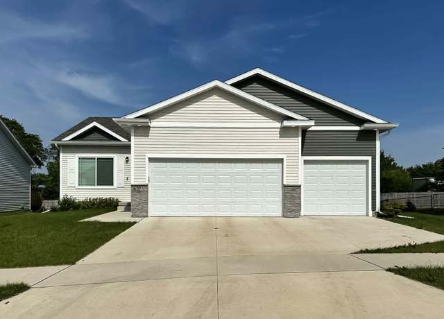 Property at 6375 NE 11th Ct, Des Moines, IA 50313, 4 beds, 3 baths