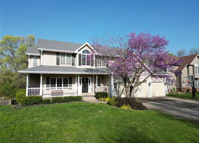 Property at 4712 95th St, Urbandale, IA 50322, 5 beds, 2.5 baths
