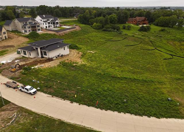 Property at 9606 Treehaven Dr, West Des Moines, IA 50266