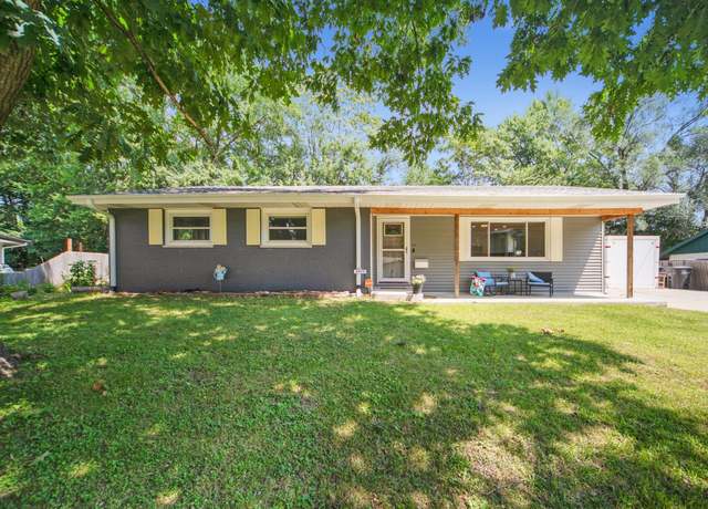 Property at 4905 SW 15th St, Des Moines, IA 50315, 3 beds, 2 baths