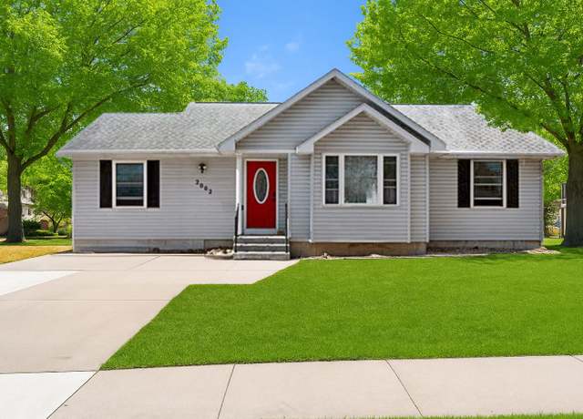 Property at 2002 12th St, Eldora, IA 50627, 3 beds, 1.5 baths