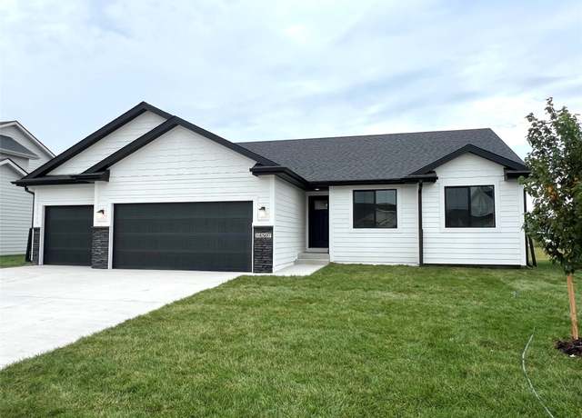 Property at 14507 North Valley Dr, Urbandale, IA 50323, 3 beds, 2 baths