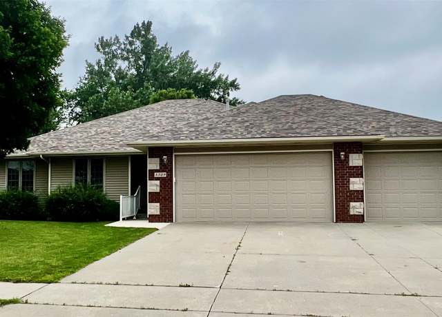 Property at 3309 Lily Ln, Marshalltown, IA 50158, 4 beds, 4 baths