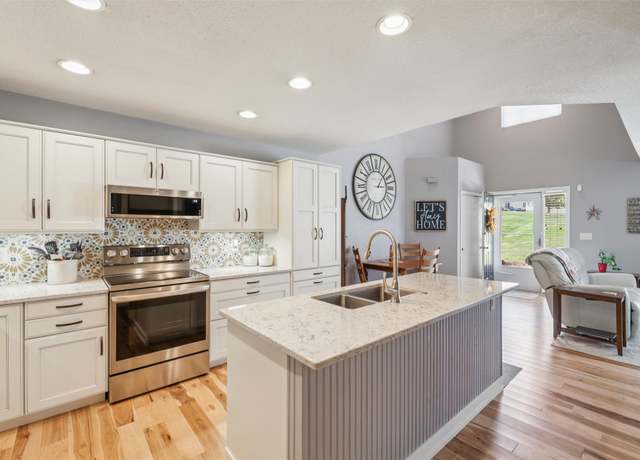 Property at 15403 Walnut Hills Dr, Urbandale, IA 50323, 3 beds, 2.5 baths