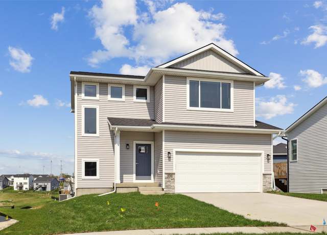 Property at 1715 Willow Ct, Norwalk, IA 50211, 3 beds, 2.5 baths
