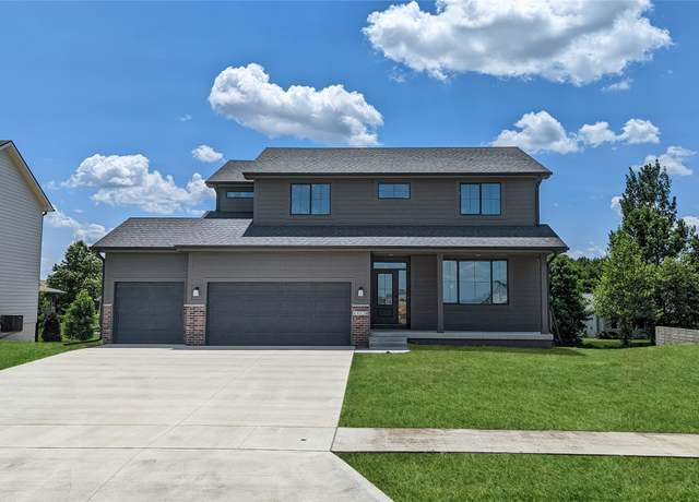 Property at 14528 North Valley Dr, Urbandale, IA 50323, 5 beds, 2.5 baths