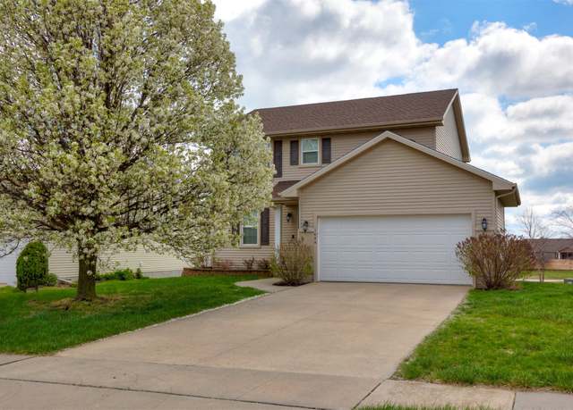 Property at 1475 93rd St, West Des Moines, IA 50266, 3 beds, 3.5 baths