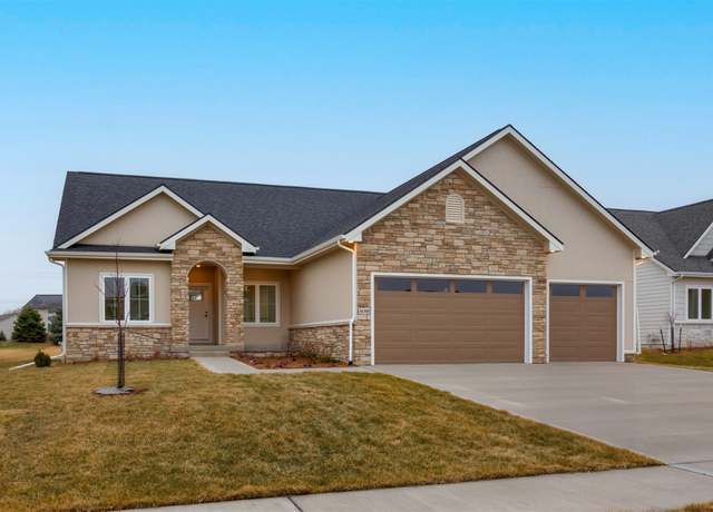 Property at 16300 Goodman Dr, Urbandale, IA 50323, 5 beds, 4 baths