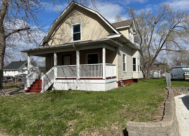 Property at 1921 9th St, Des Moines, IA 50314, 3 beds, 1.5 baths
