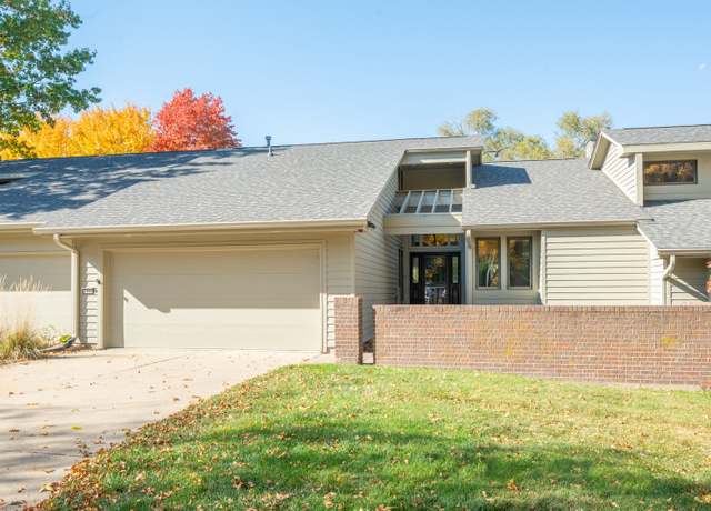 Property at 3000 SW 30th St, Des Moines, IA 50321, 3 beds, 3 baths