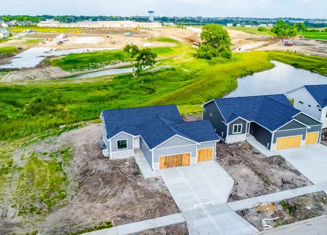 Property at 935 11th St, Waukee, IA 50263, 4 beds, 3 baths